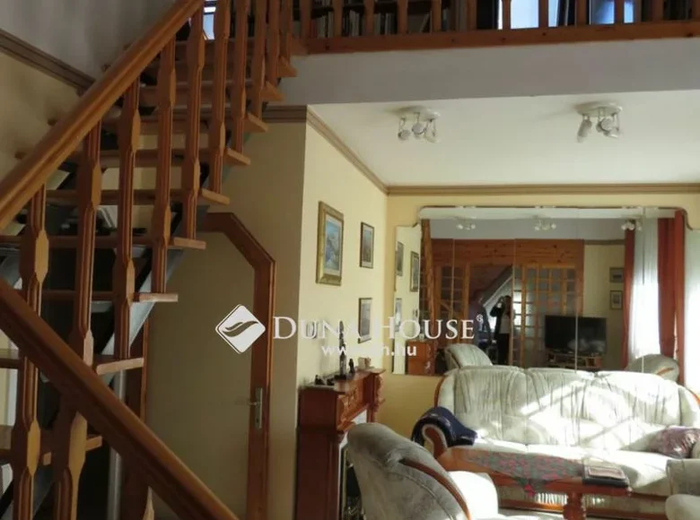 Apartment 2 bathrooms 82 m² in Central Hungary, All countries
