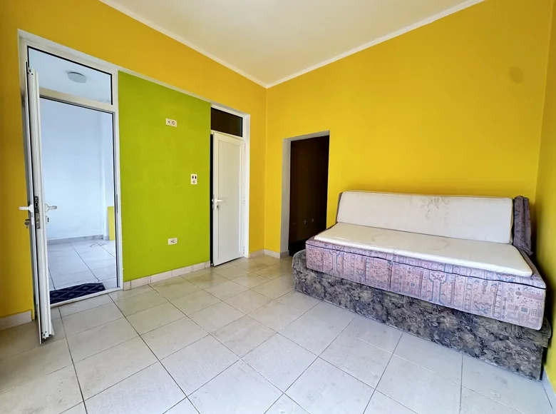 Commercial property 3 rooms 35 m² in Budva, Montenegro