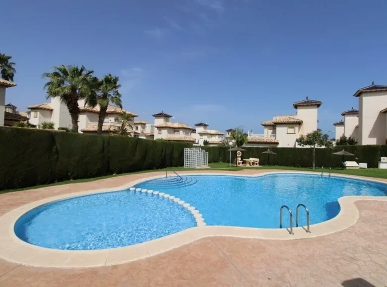 4-Schlafzimmer-Villa 240 m² Orihuela, Spanien
