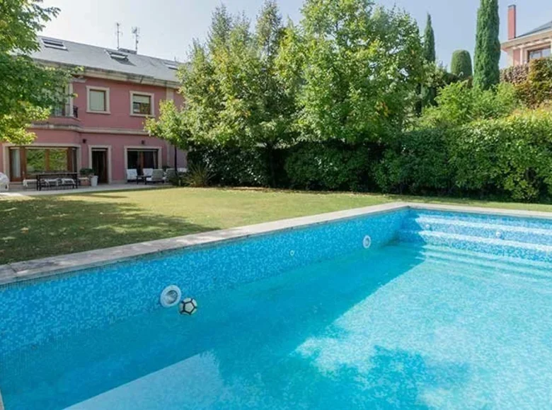 villa de 5 dormitorios 420 m² Madrid, Španjolska