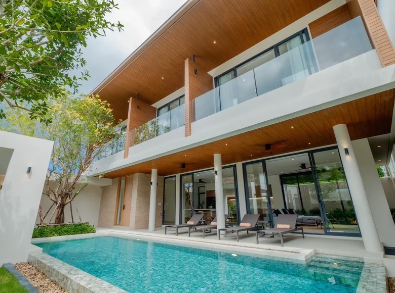 Villa de tres dormitorios 380 m² Rawai, Tailandia