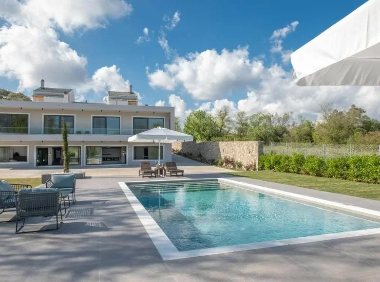 5 bedroom villa 1 000 m² Gouvia, Greece