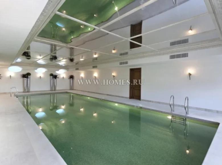 Villa 12 bedrooms 2 147 m² Cannes, France