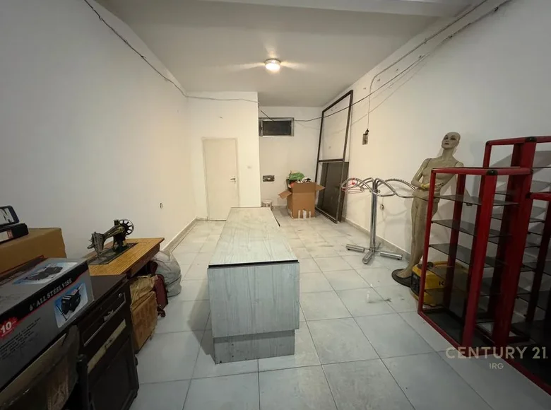 Commercial property 77 m² in Tirana Municipality, Albania