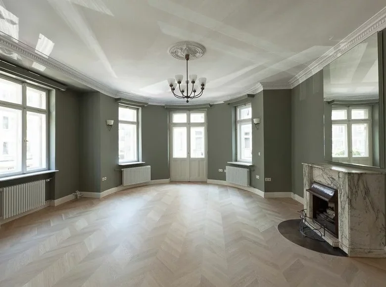 Mieszkanie 7 pokojów 239 m² Warszawa, Polska