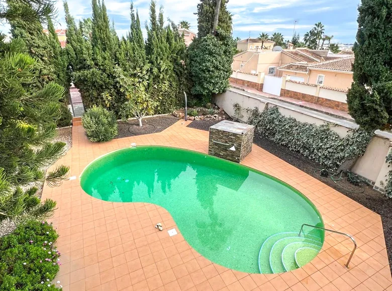 6 bedroom villa 434 m² Urbanizacion Dona Pepa, Spain
