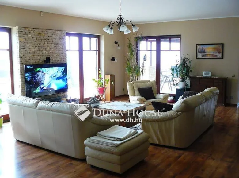 House 2 bathrooms 180 m² in Central Hungary, Hungary