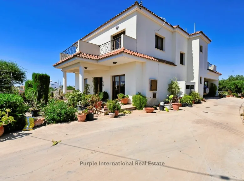 4-Schlafzimmer-Villa 300 m² Zypern, Zypern