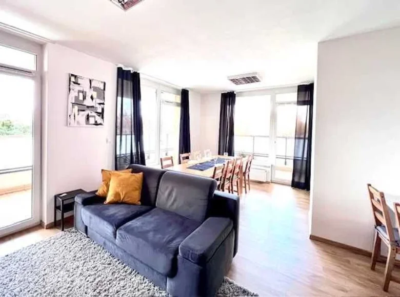 Mieszkanie 4 pokoi 82 m² w Warszawa, Polska