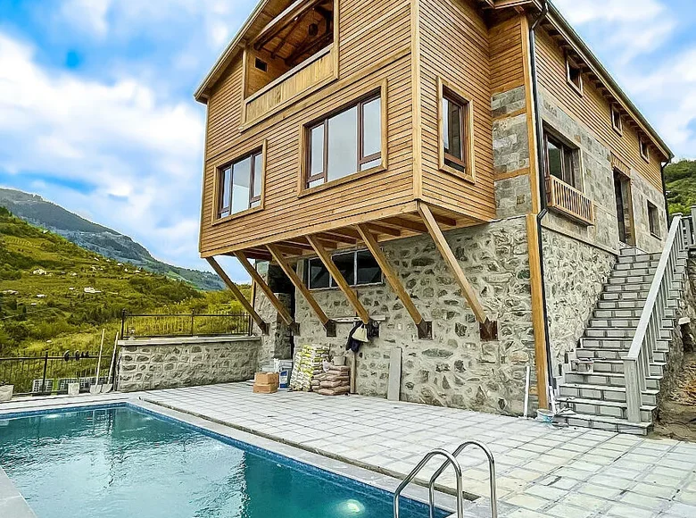 Szeregowiec 7 pokojów 400 m² Catak, Turcja