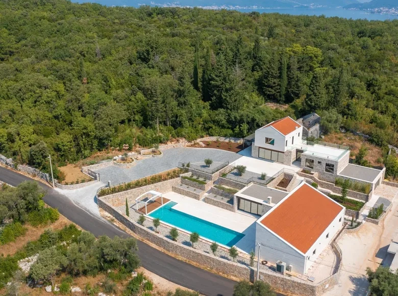 Villa 6 habitaciones 558 m² Bogisici, Montenegro