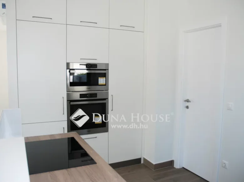 House 1 bathroom 115 m² in Central Hungary, All countries