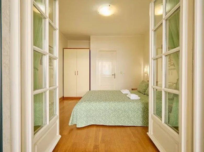 Квартира 5 комнат 131 м² Свети-Стефан, Черногория