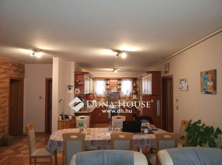House 2 bathrooms 165 m² in Central Hungary, Hungary