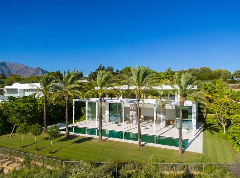 4-Schlafzimmer-Villa 578 m² Malaga, Spanien