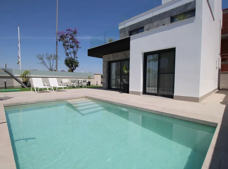Villa de tres dormitorios 182 m² Pilar de la Horadada, Španjolska