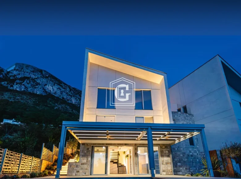 Casa 5 habitaciones 230 m² Katun Rezevici, Montenegro