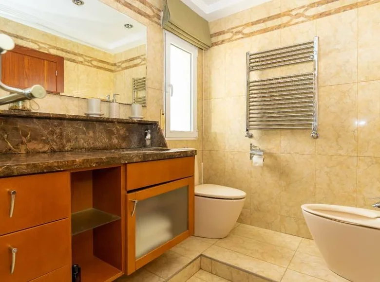4-Schlafzimmer-Villa 480 m² Torrevieja, Spanien