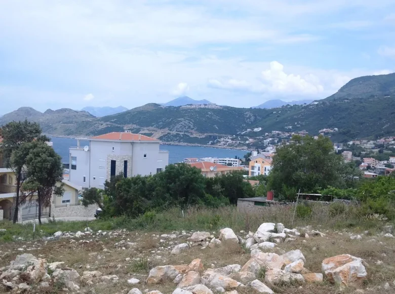 Land  Dobra Voda, Montenegro