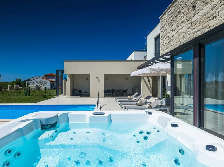 4 bedroom Villa 274 m² Grad Porec, Croatia