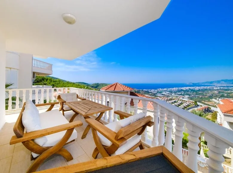 Villa de 4 dormitorios 220 m² Muratpasa, Turquía