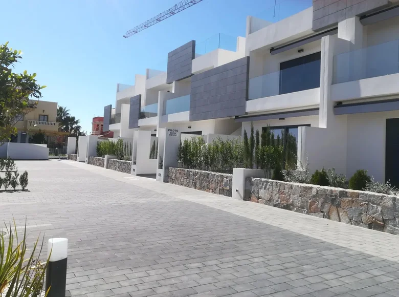 Bungalow de 3 dormitorios 128 m² Torrevieja, Španjolska