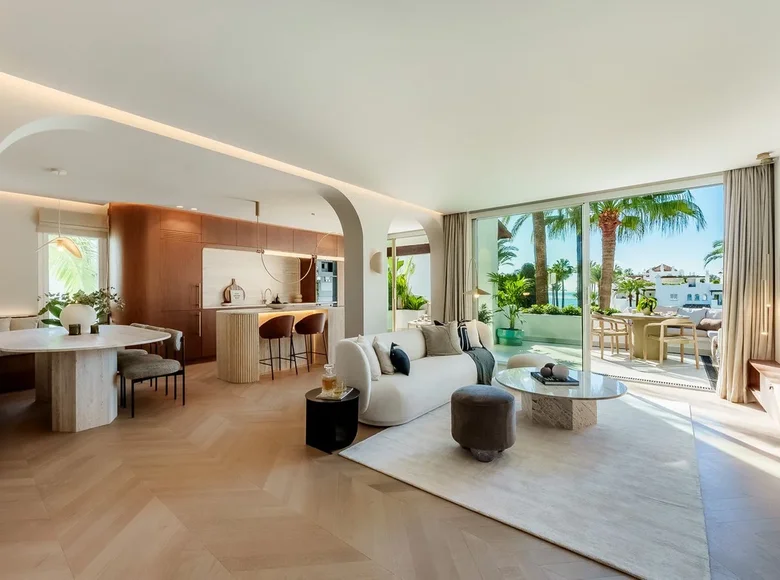 Mieszkanie 3 pokoi 161 m² Estepona, Hiszpania