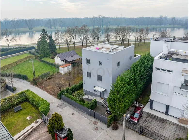 8 room house 400 m² City of Zagreb, Croatia