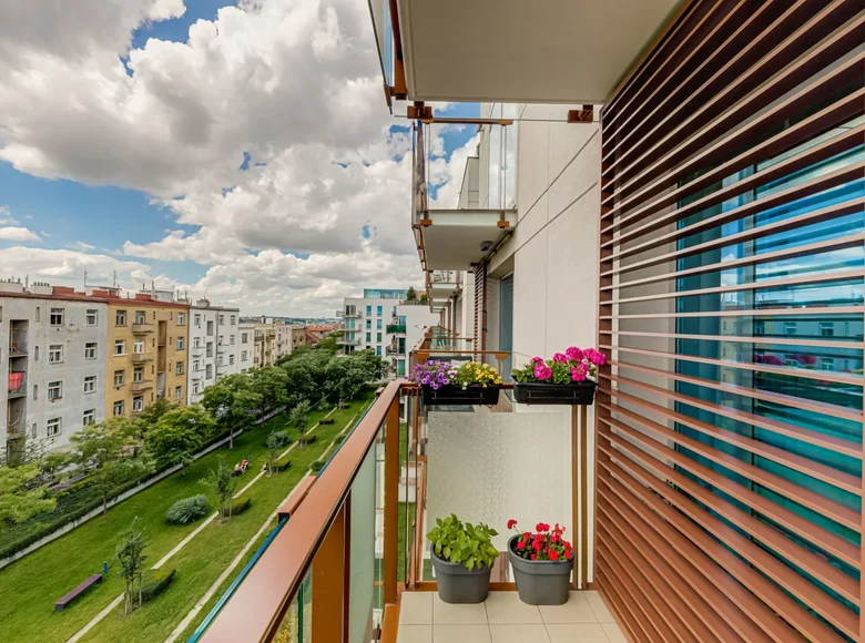 Mieszkanie 4 pokoi 107 m² Miasto Stołeczne Praga, Czechy