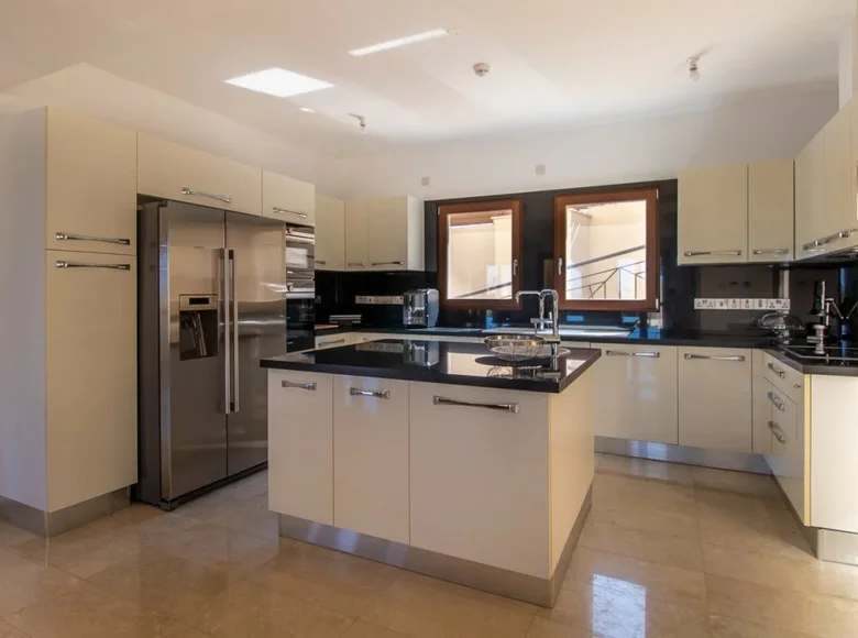 Dom 5 pokojów 349 m² Kouklia, Cypr