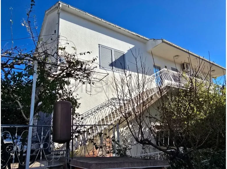 House 10 rooms 221 m² Okrug Gornji, Croatia