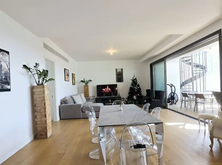 Penthouse 4 Schlafzimmer  in Germasogeia, Zypern