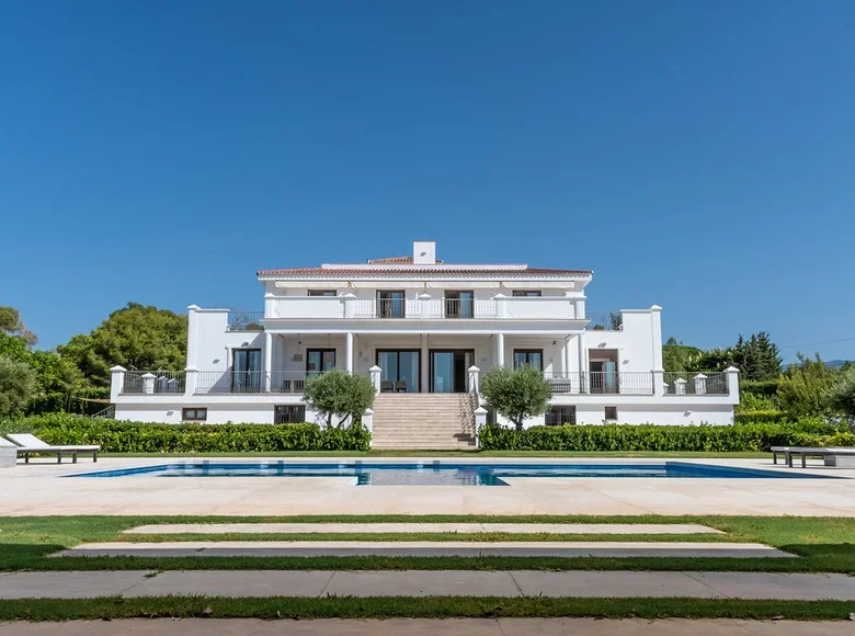 5 bedroom villa 1 104 m² San Pedro Alcantara, Spain