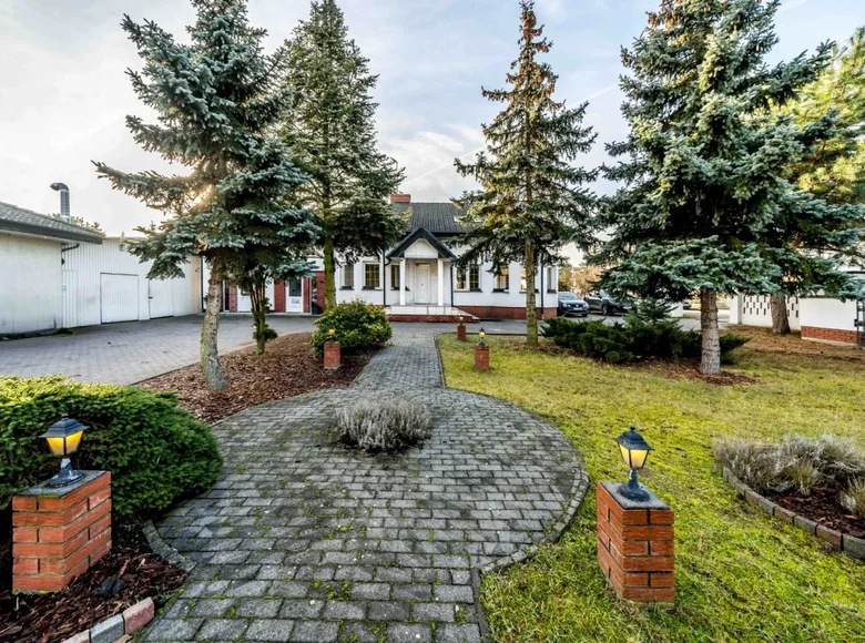 Dom 258 m² Luboń, Polska