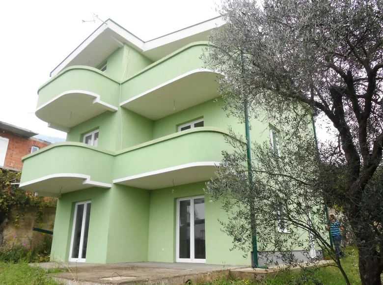 6 bedroom house 220 m² Pecurice, Montenegro
