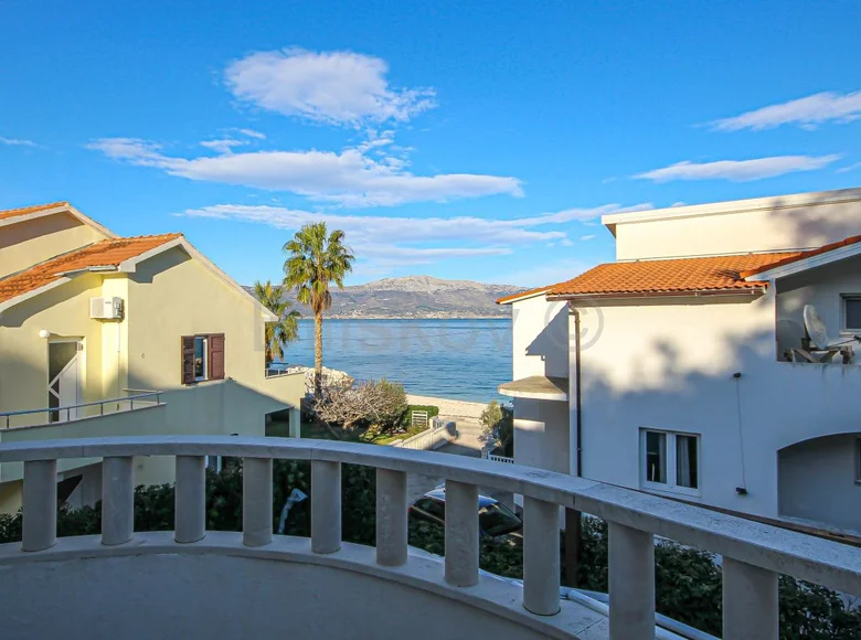 8 room house 350 m² Slatine, Croatia