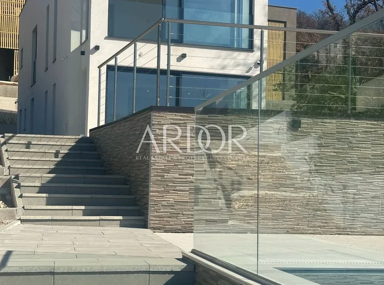 Dom 5 pokojów 202 m² w Kostrena, Chorwacja
