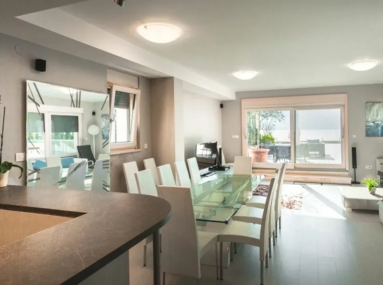 Apartment 6 bedrooms 381 m² Dobrota, Montenegro