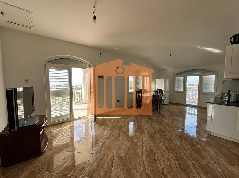 Hotel 10 rooms 115 m² in Bashkia Durres, Albania