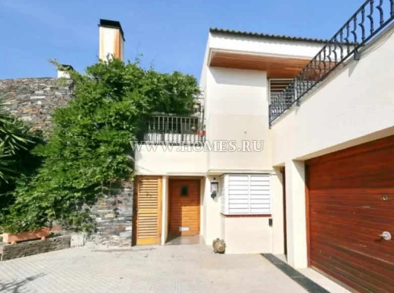 Casa 7 habitaciones 1 097 m² Fene, Španjolska