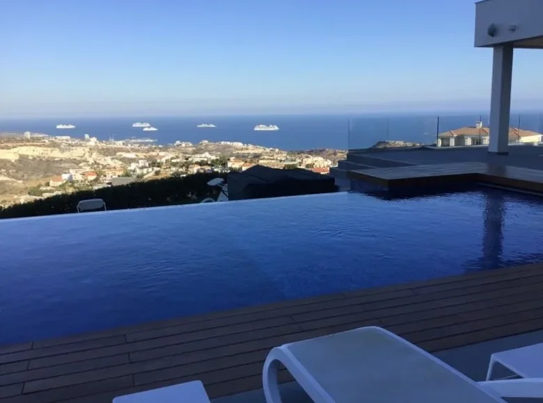 4 bedroom Villa 370 m² Agios Tychonas, Cyprus