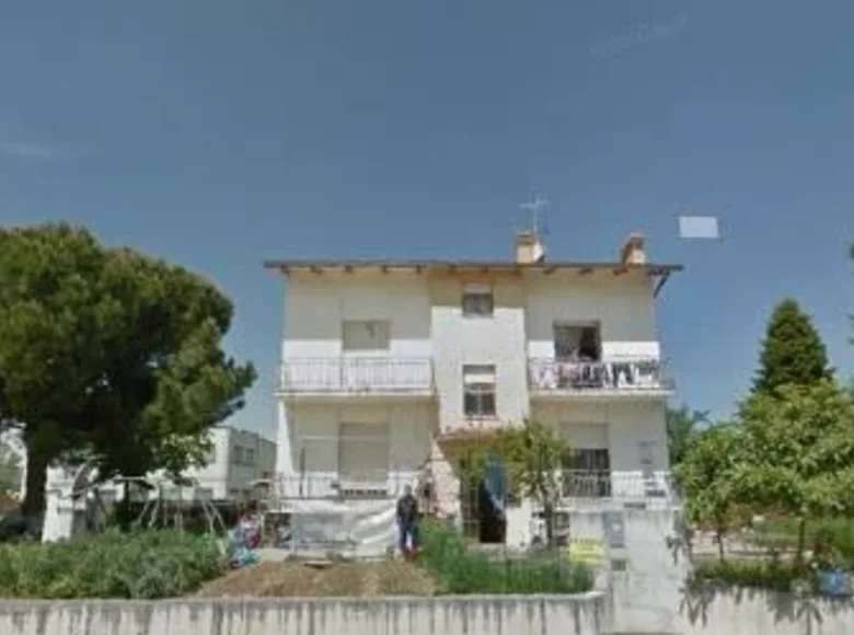 Casa 13 habitaciones 400 m² Terni, Italia