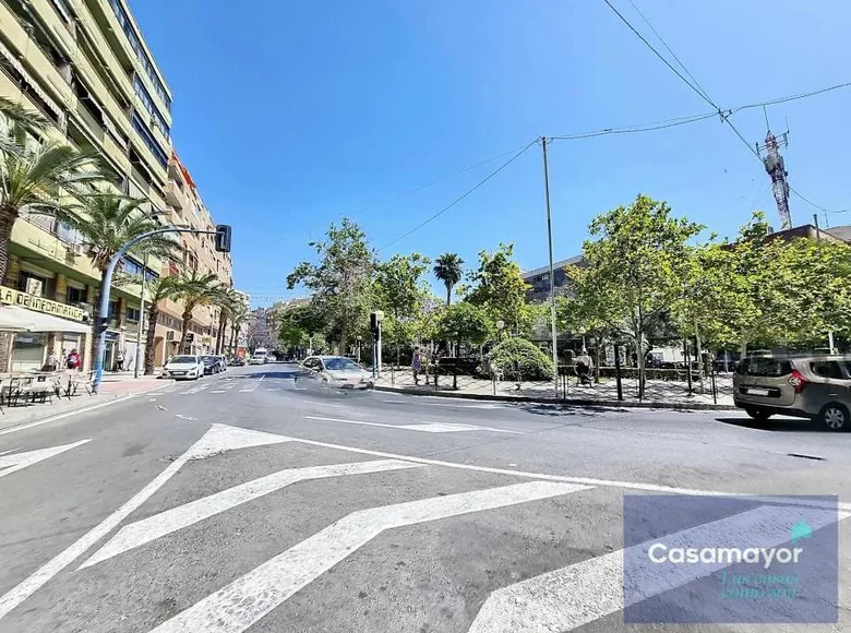 Commercial property 321 m² in Alicante, Spain