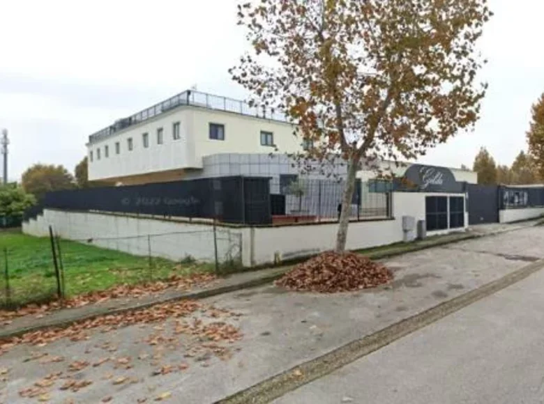 Отель 3 000 м² Терни, Италия