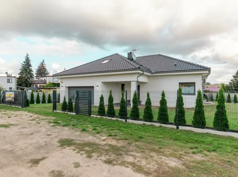 Dom 6 pokojów 320 m² Luboń, Polska