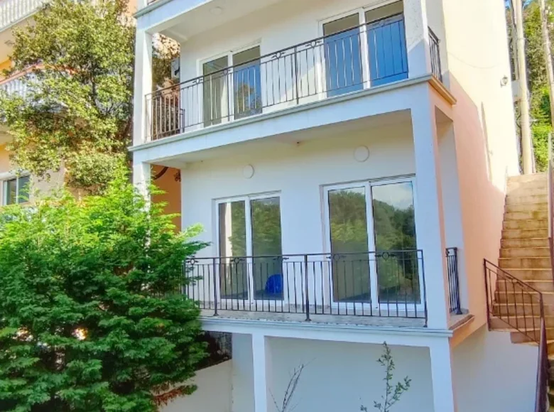 4 bedroom house 195 m² Kunje, Montenegro