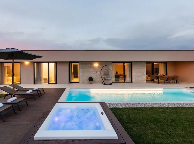 3 bedroom villa 163 m² Grad Porec, Croatia