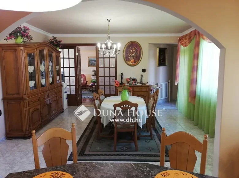 House 608 m² Nyiregyhazi jaras, Hungary