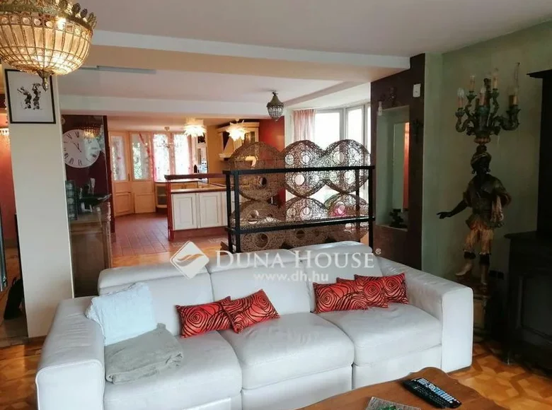 House 350 m² Budapest, Hungary