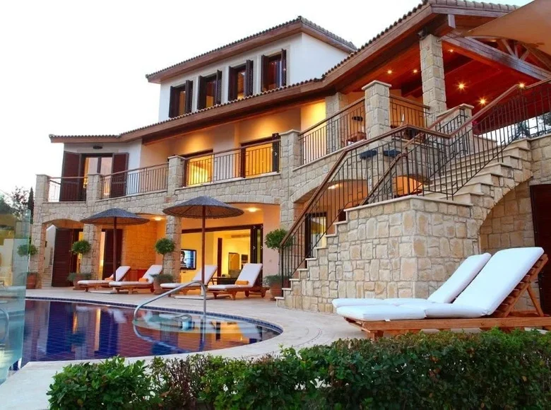 villa de 5 dormitorios 374 m² Kouklia, Chipre